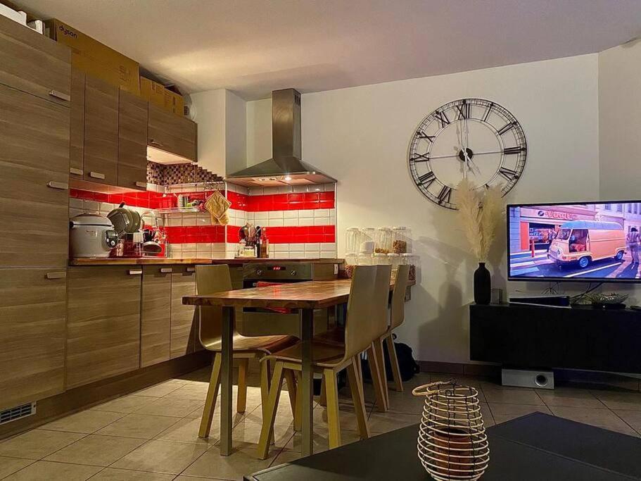 Joli T2 Dans Annecy Apartment Bagian luar foto